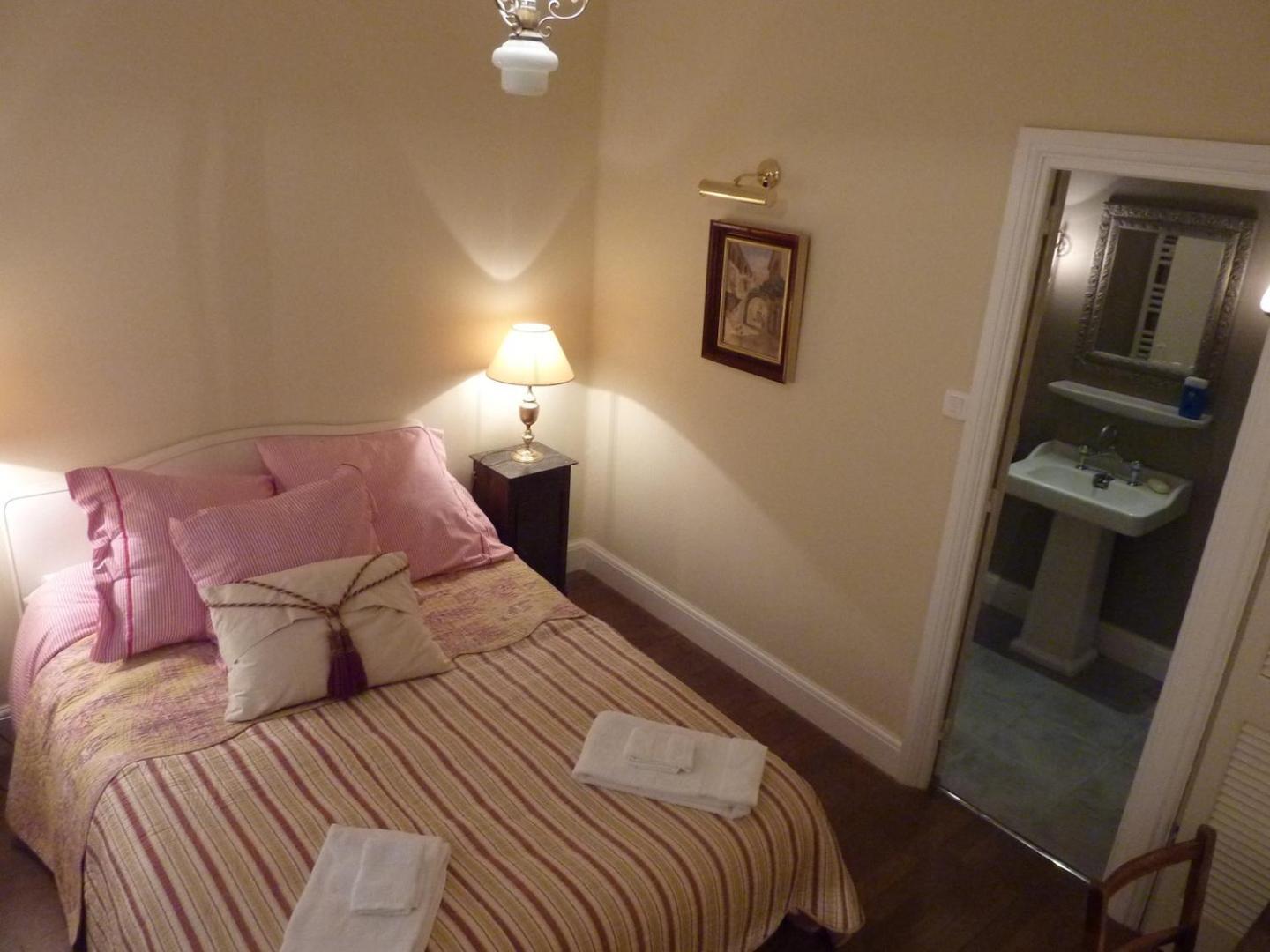 Le Logis Alexandra Bnb La Trimouille Habitación foto